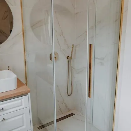 Apartamentul 2 Lägenhet *