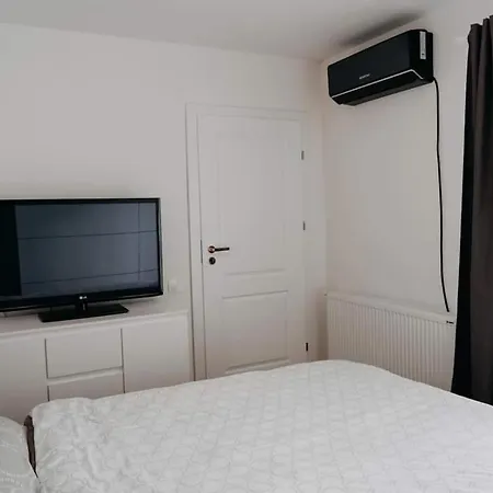 Apartamentul 2 Lägenhet